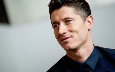 天行电竞热评-伊萨克抽射被扑后头球补进